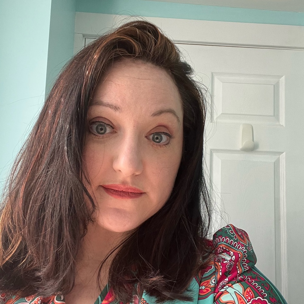 I’m an open-minded lover of eclectic fashion and business, nice to meet you!
